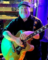 Nic Olas - Guitar & Vocals